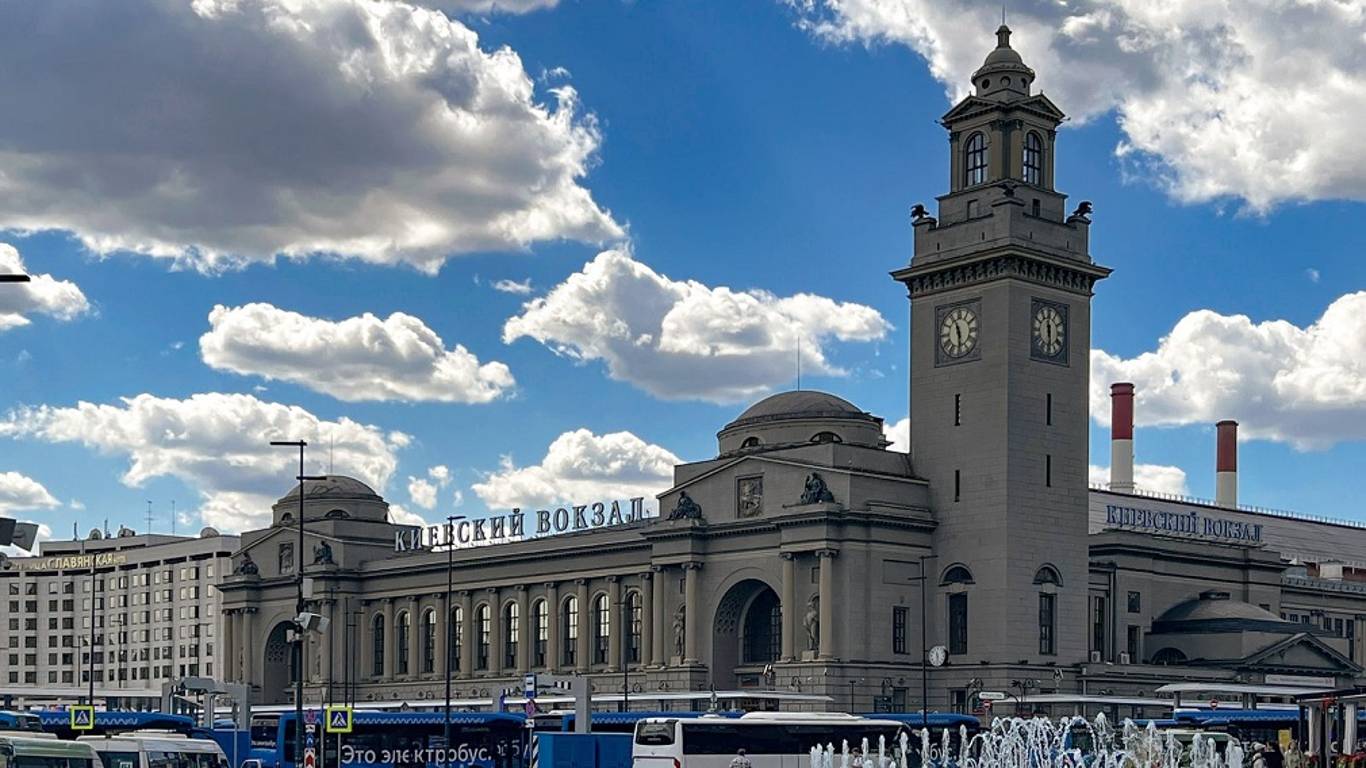 В Москве понедельник остался выходным днем.