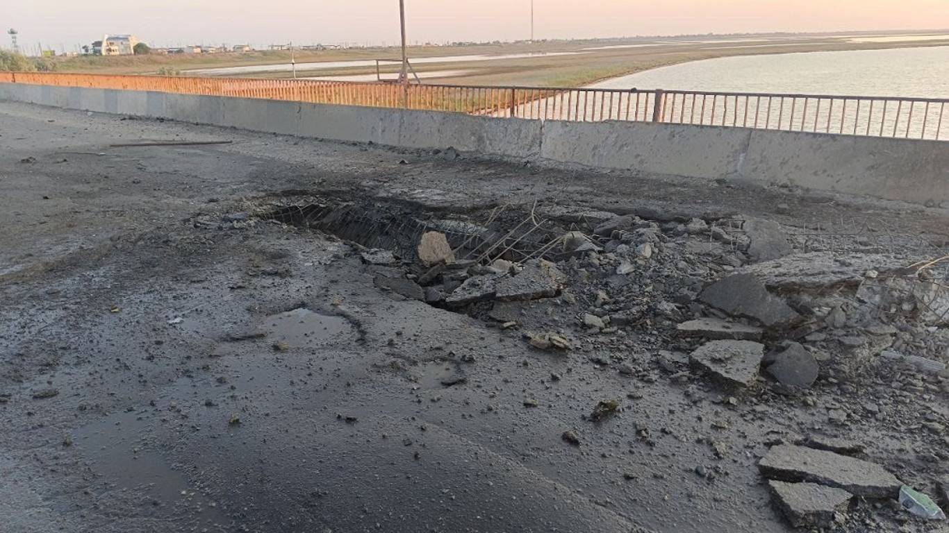 Ранее мост был обстрелян ВСУ.