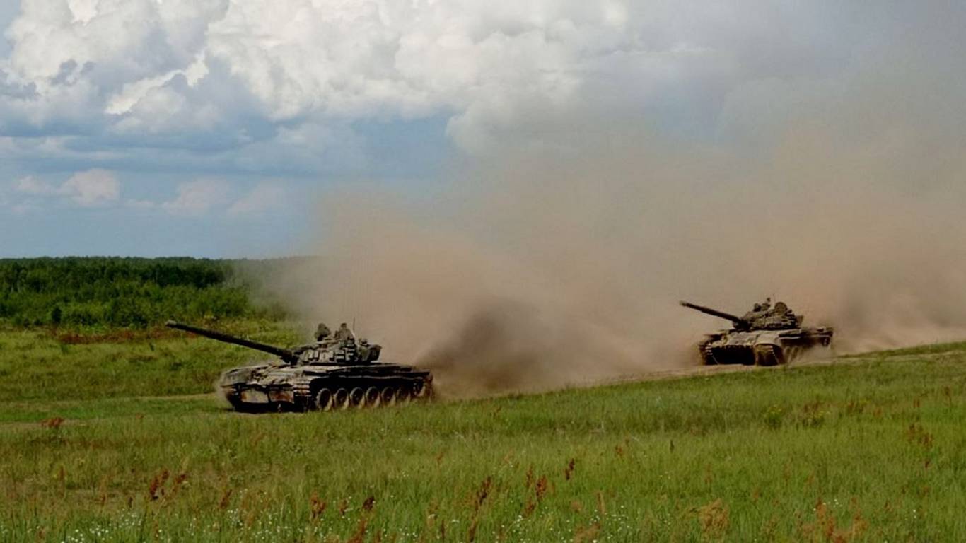 Белорусские военные призвали соседей не нагнетать.